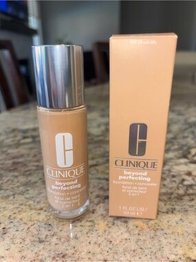 Clinique Beyond Perfecting Foundation + Concealer - A20 NIB
